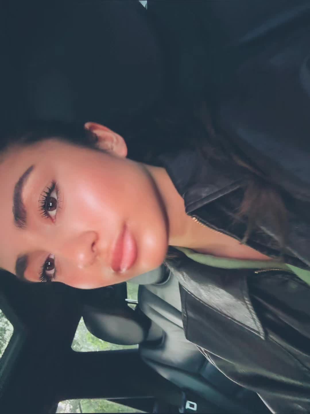 @𖣂