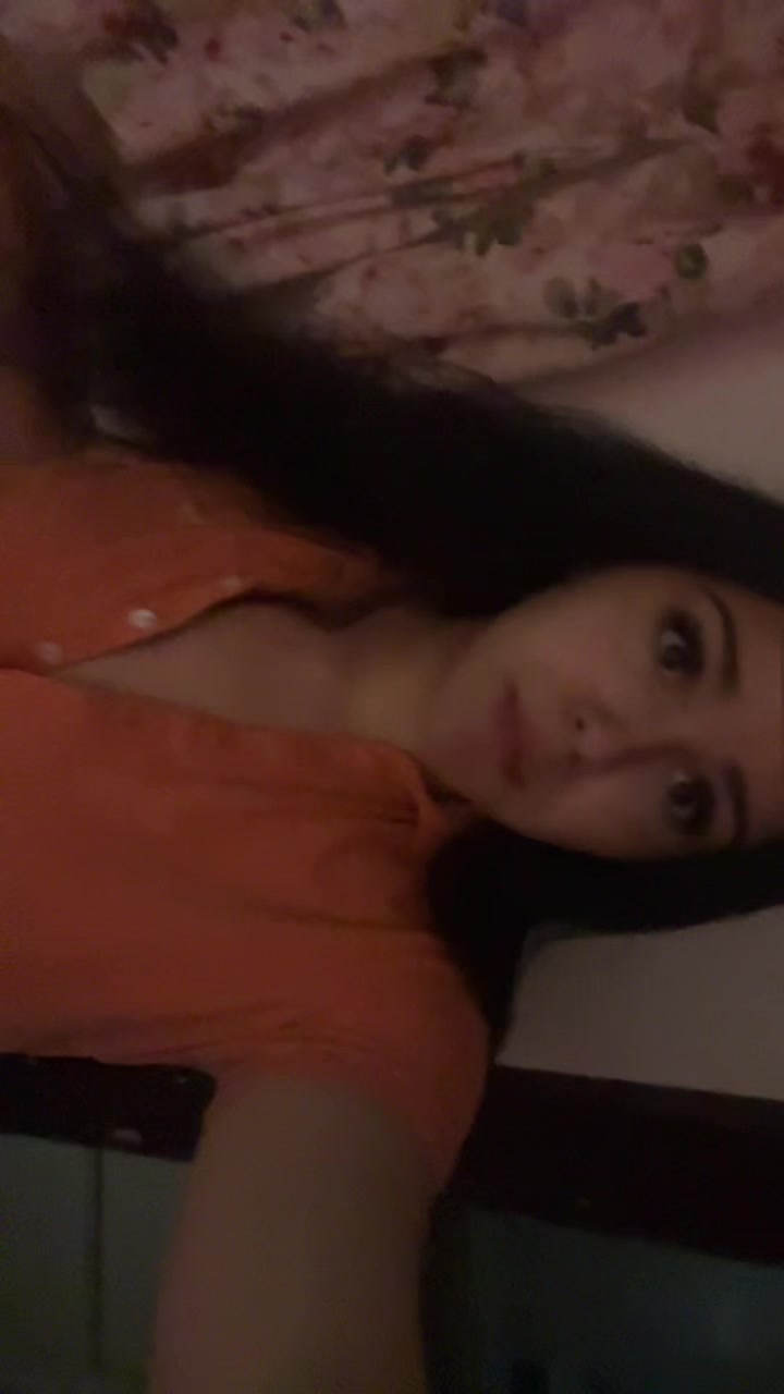 @neeveenica