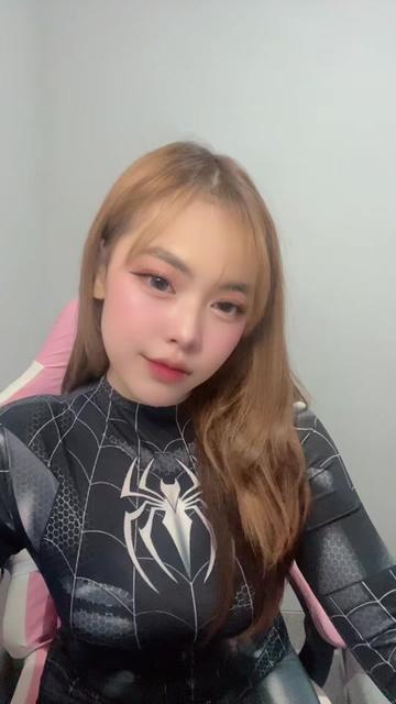 @_ayang9