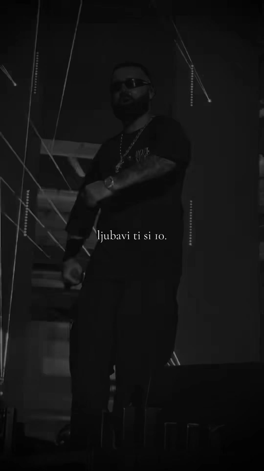 @🧛🏾&zwj;♀️