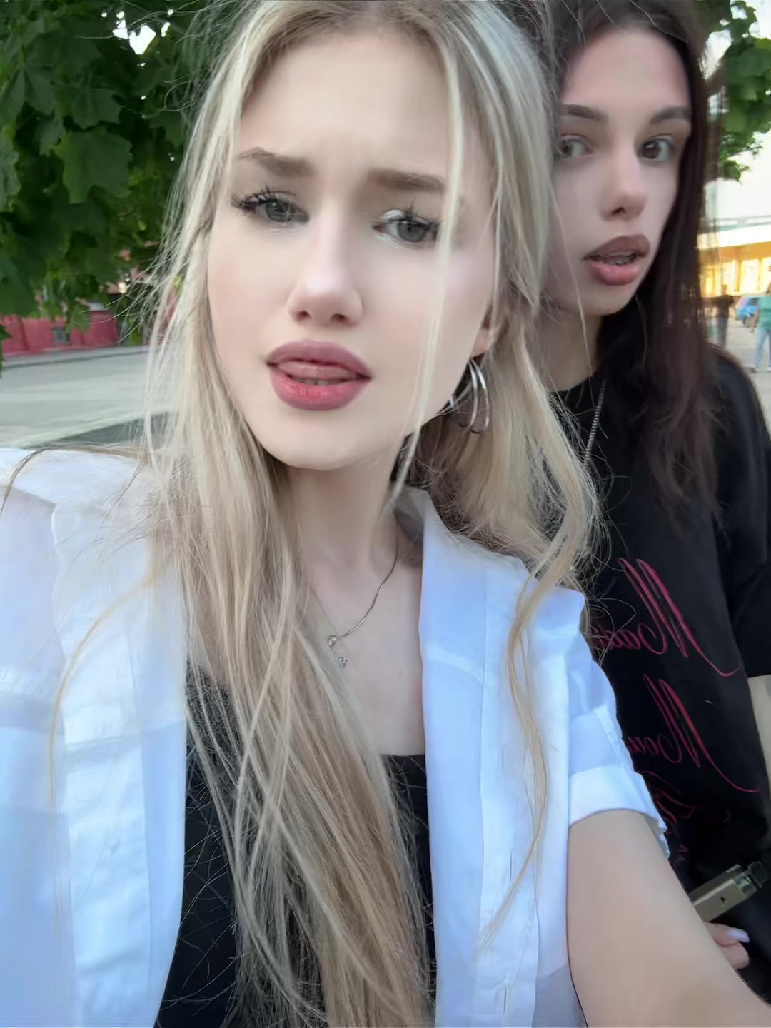 @༒