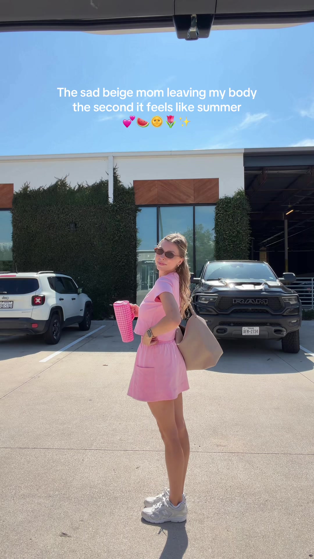 @Cheyenne | Mom Outfits