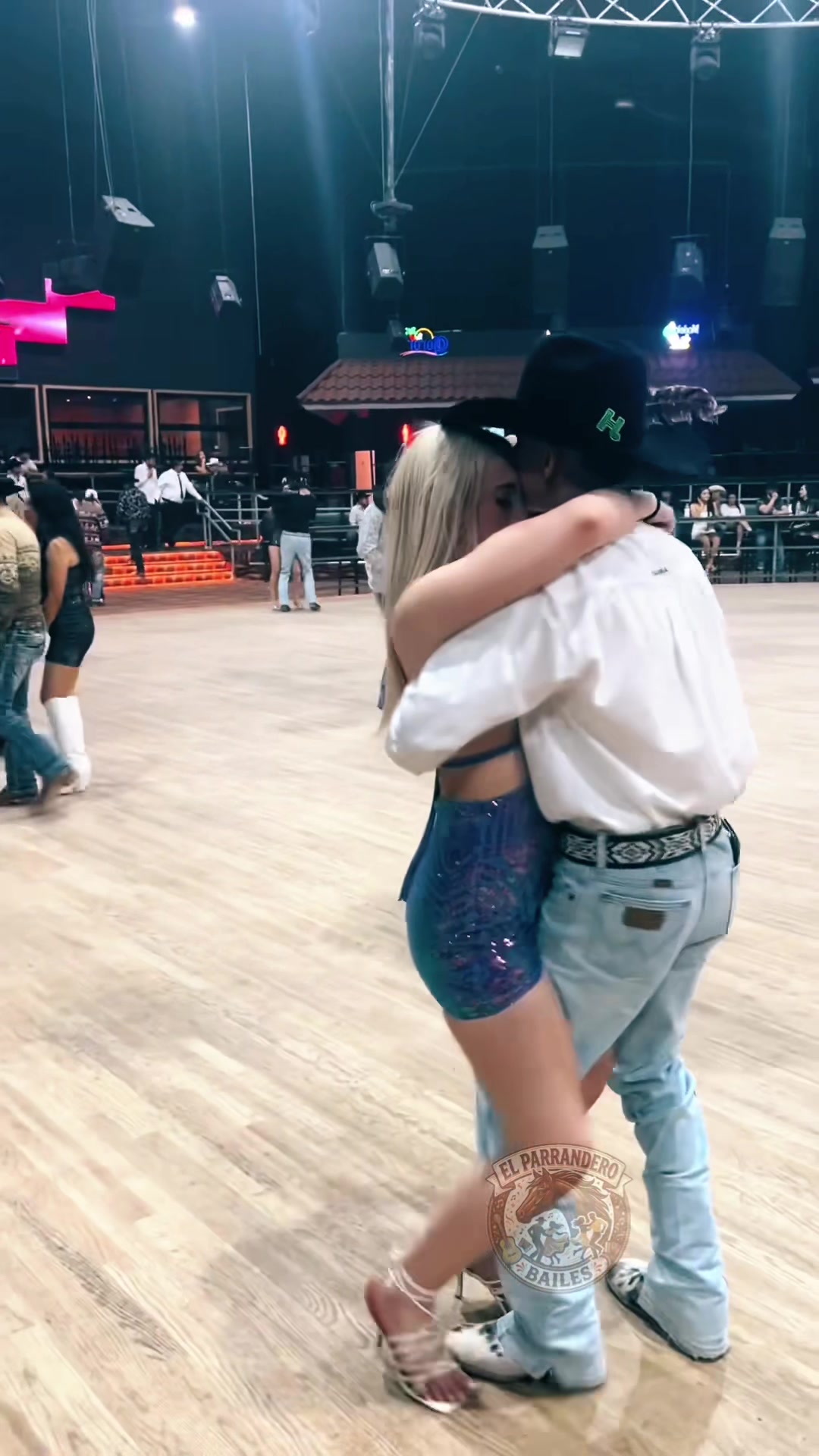 @El Parrandero BAlLES💃🕺🏻