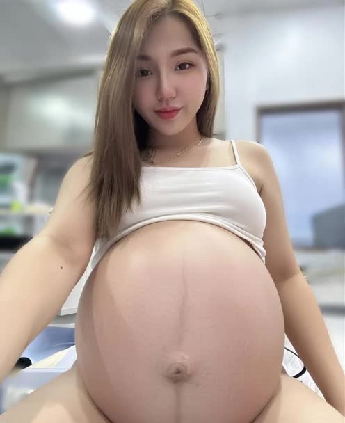 @Pregnant _adeline