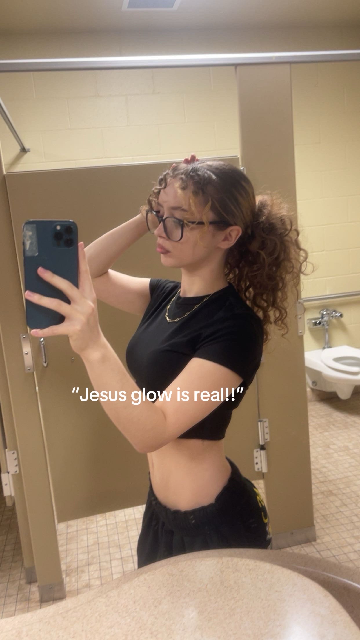 @Cruxlla