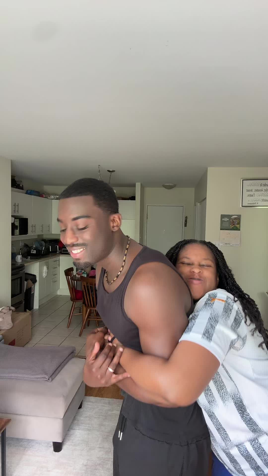 @🧑🏿&zwj;🦱👧🏾