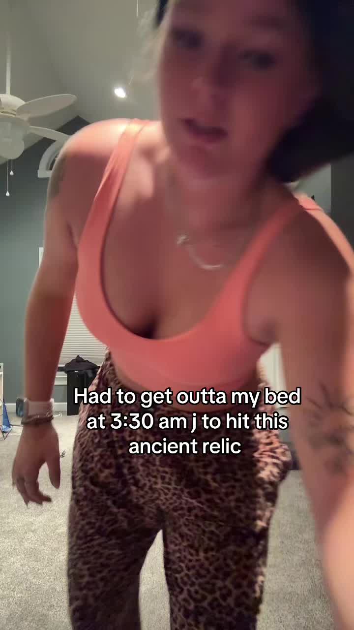 @theofficialwedgiegirl