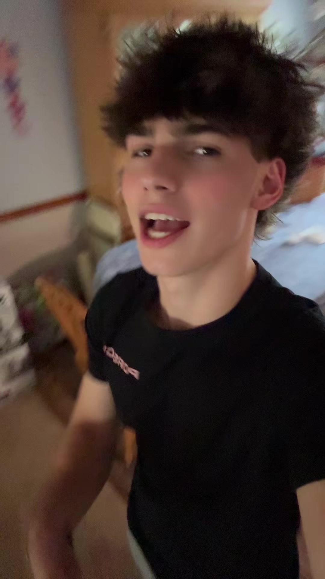 @AJ 🪿
