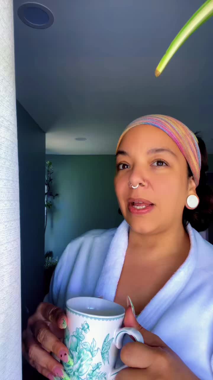 @Sheila Ta&iacute;na