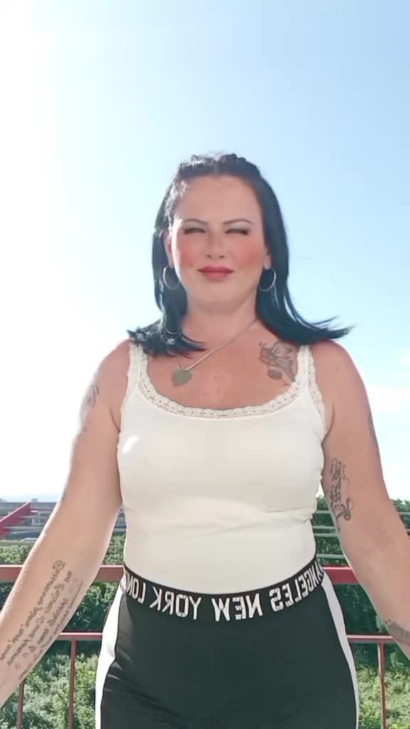 @ladeadelledee
