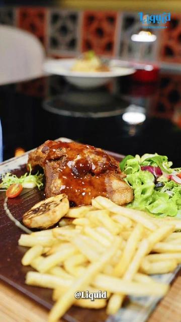 @Liquid Bar & Restaurant