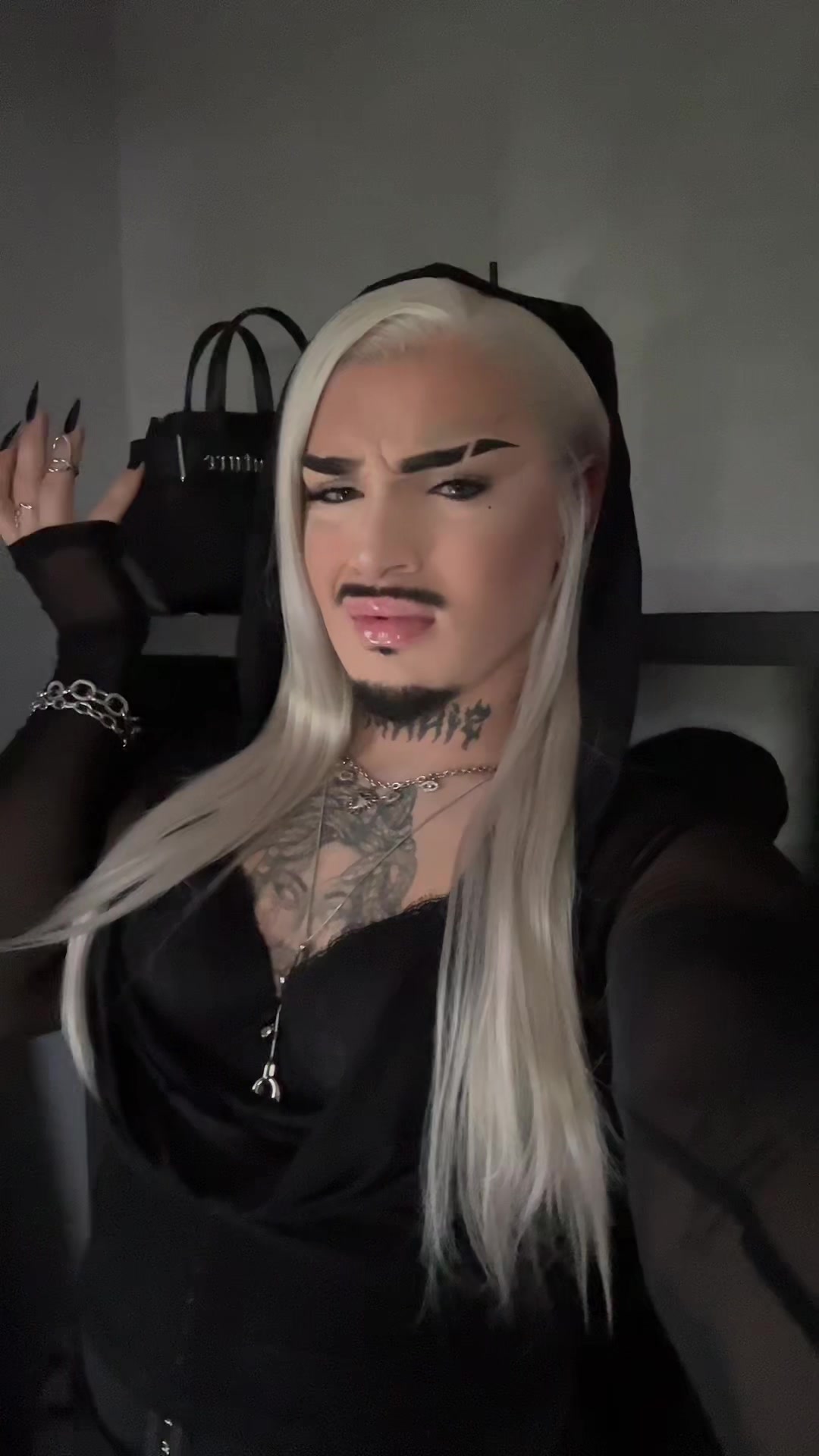@𝐢𝐜𝐲 𝐠𝐨𝐫𝐠𝐨𝐧