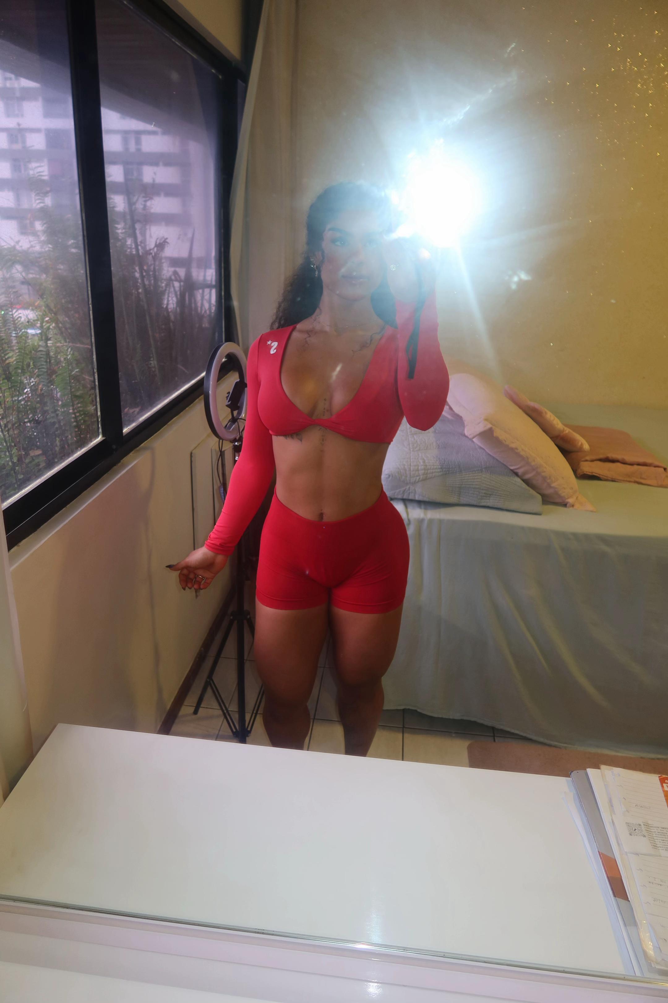@L&iacute;via Rodrigues