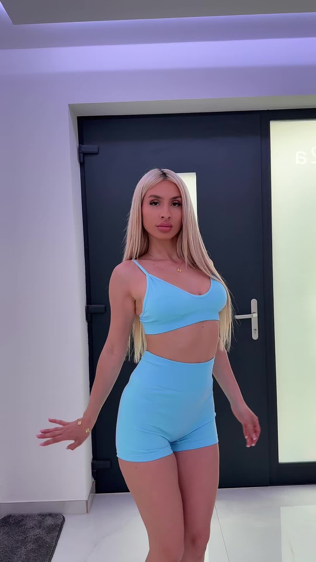 @Vazzzle