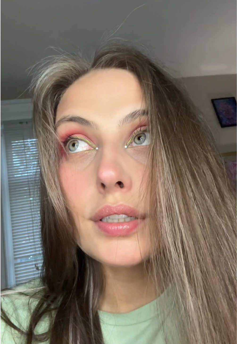 @hot girl meg~crowdfunds in bio