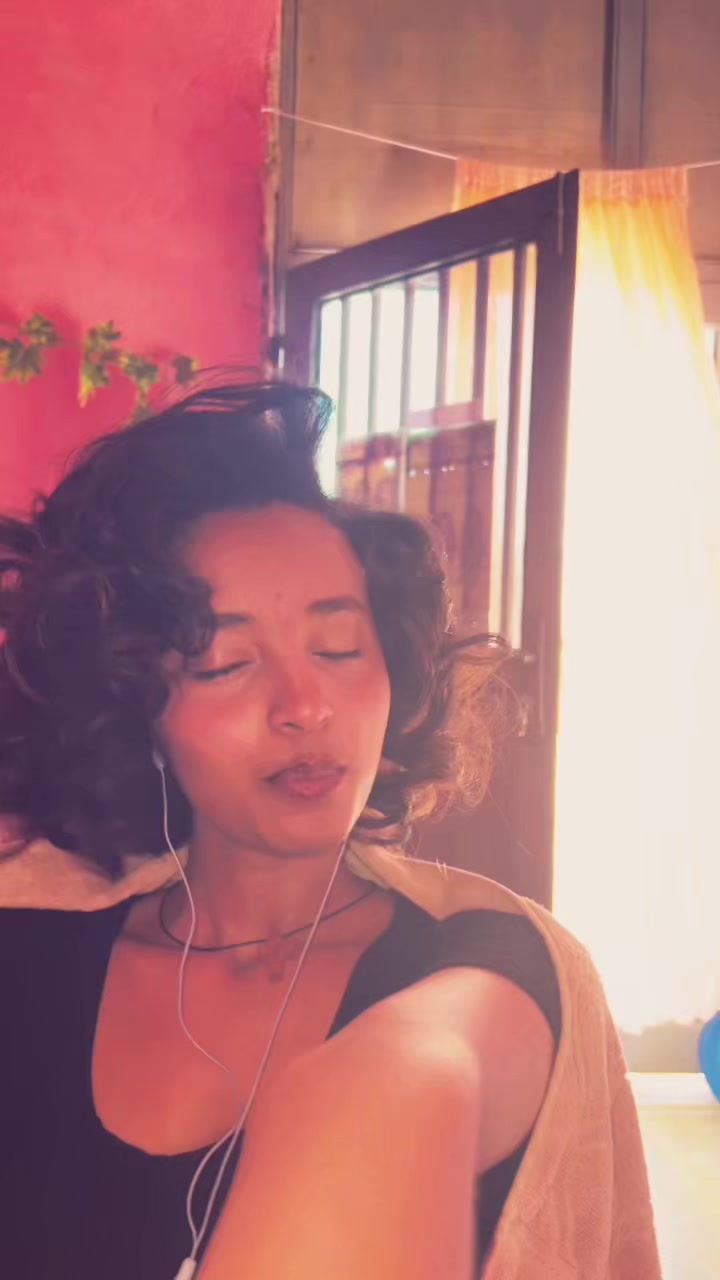 @ላኮኒC