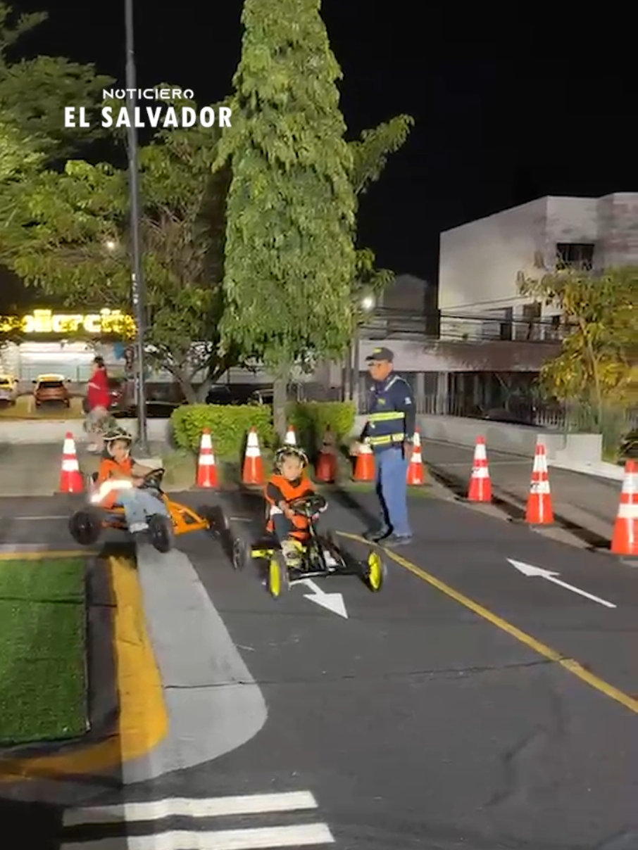 @Noticiero El Salvador