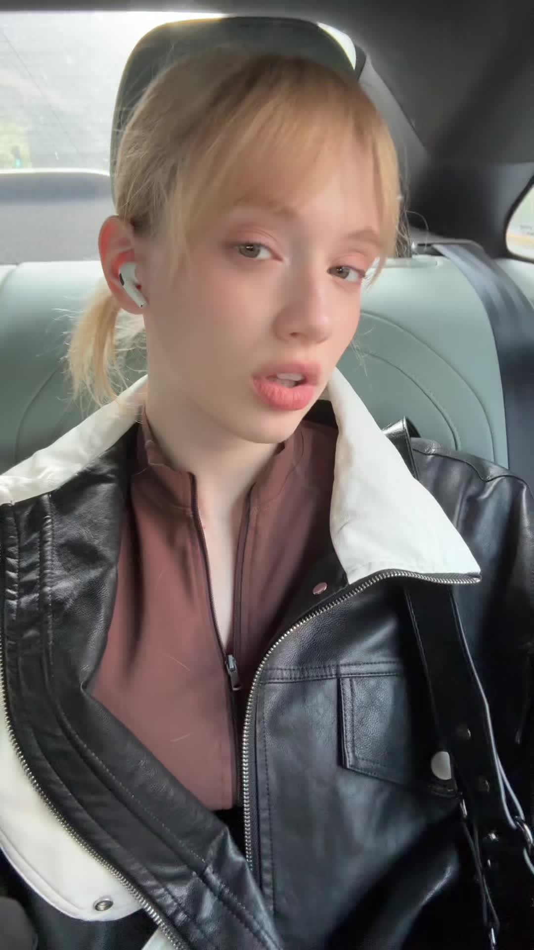 @MarisaLeona_