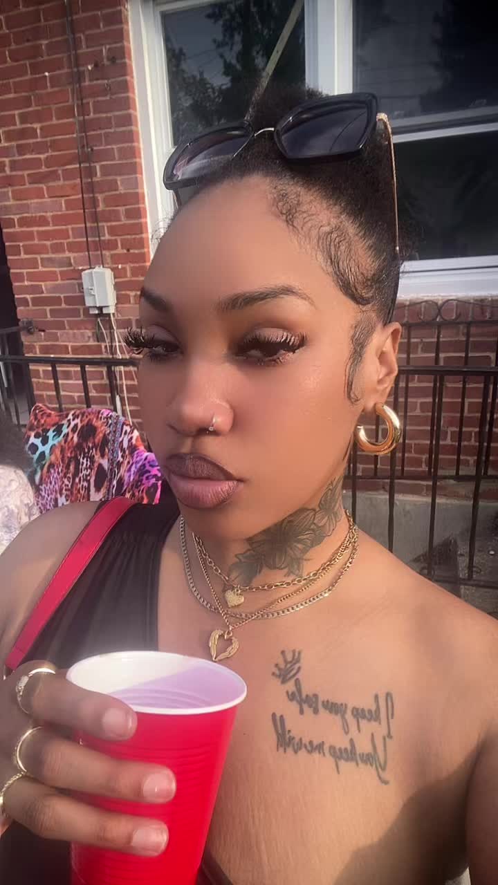 @4theloveofmoni_