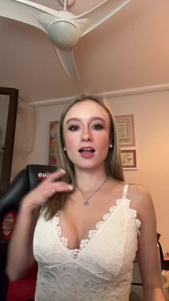 @🦦