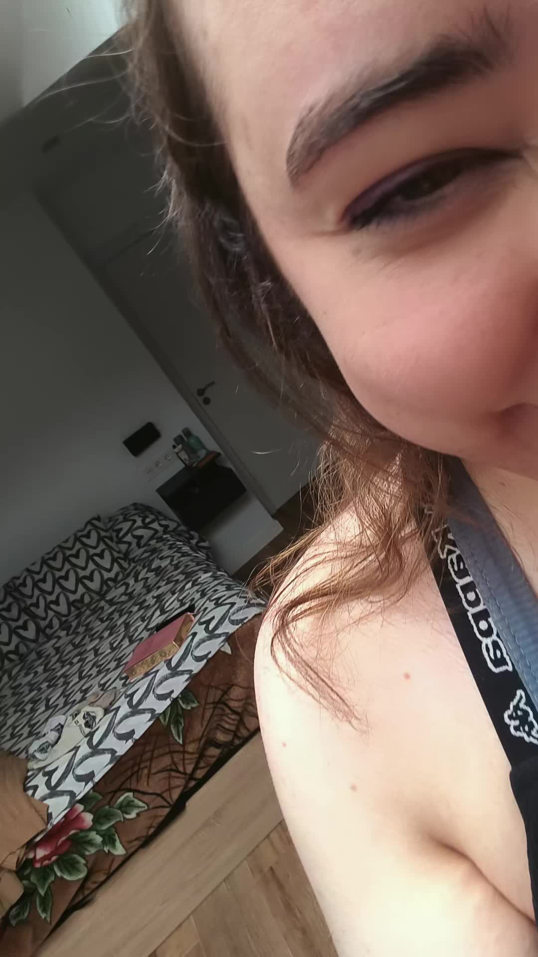 @yes I'm Yleniavs,u found me 🤭
