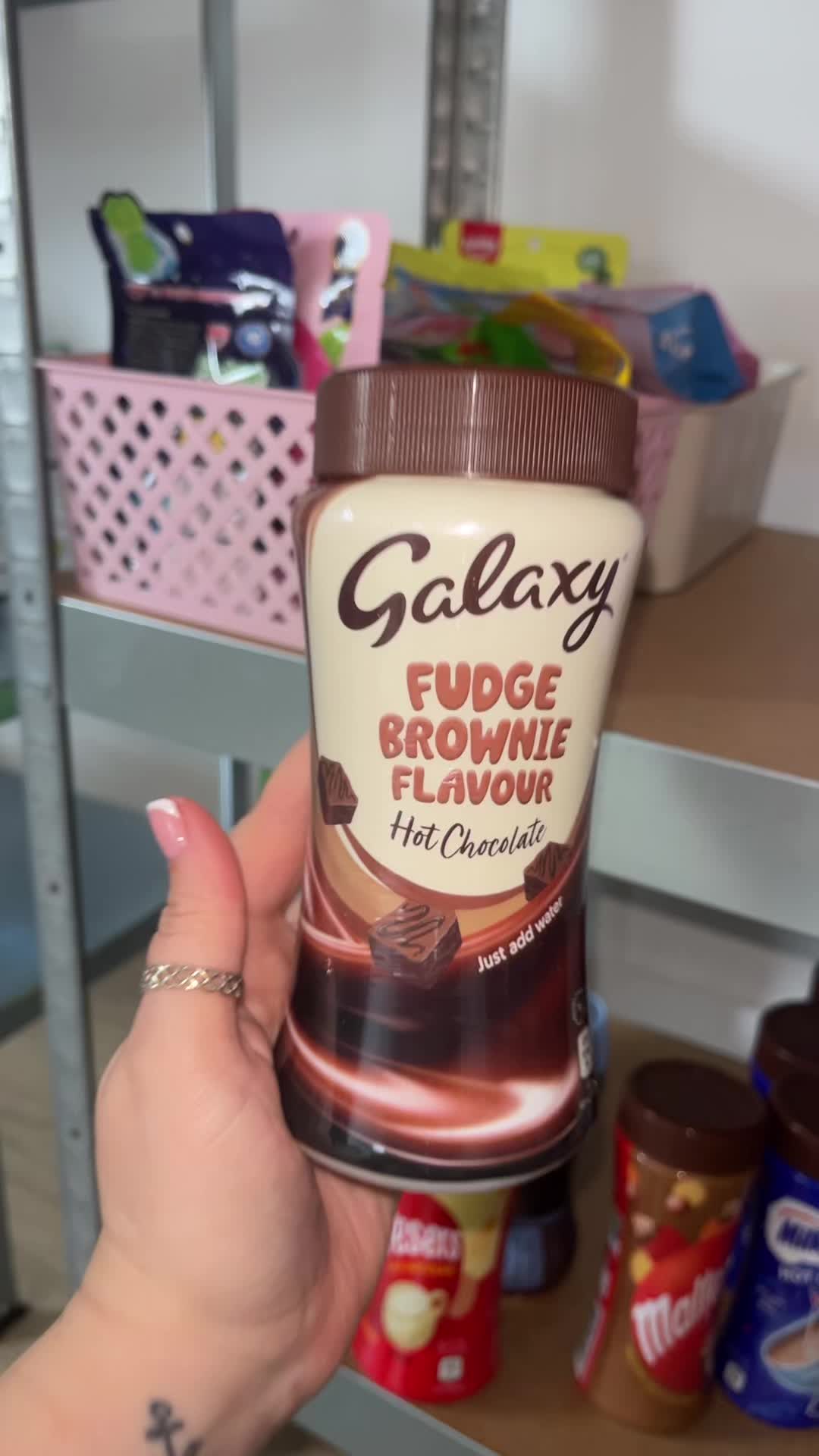 @Bellasboxesuk