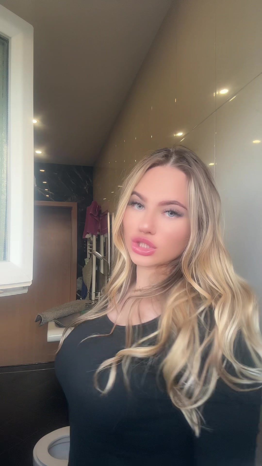 @Emilykbnn