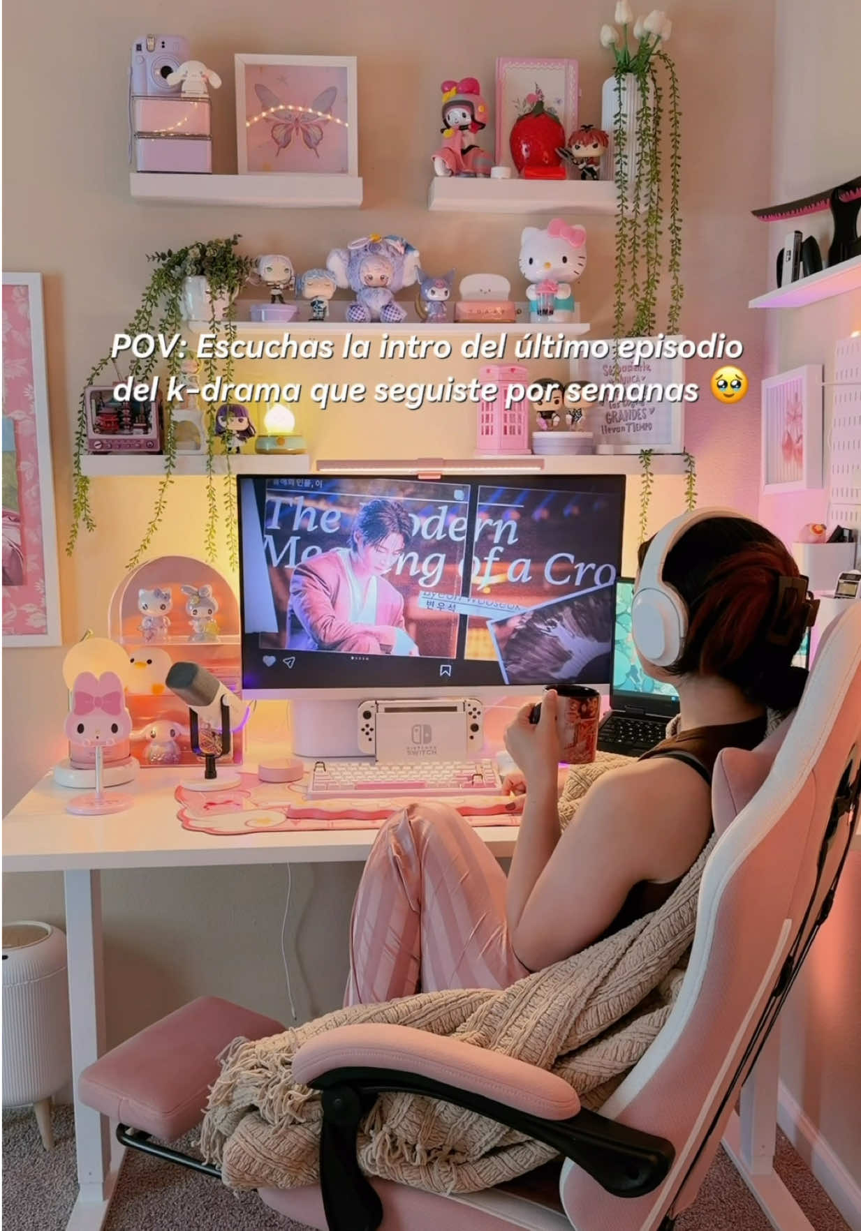 @Paola | Cozy Desk Setup