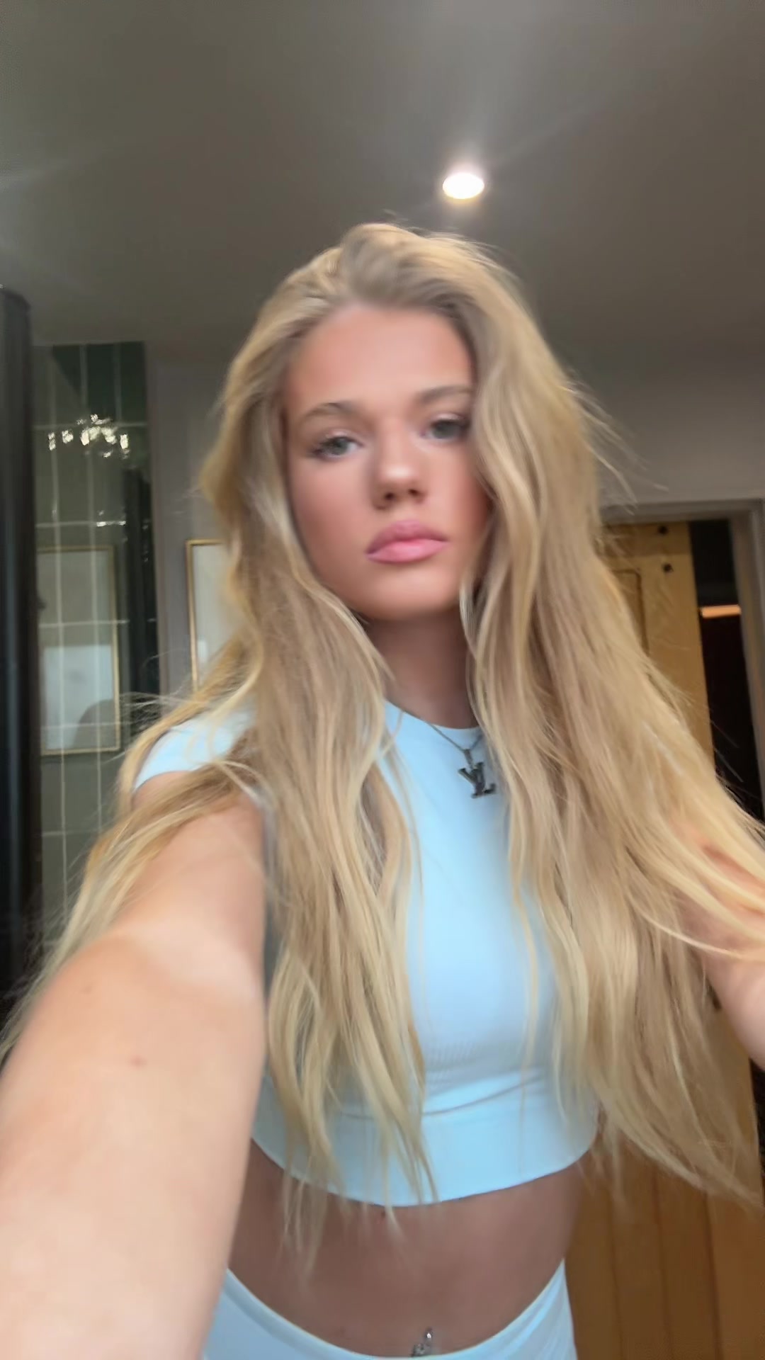 @😈