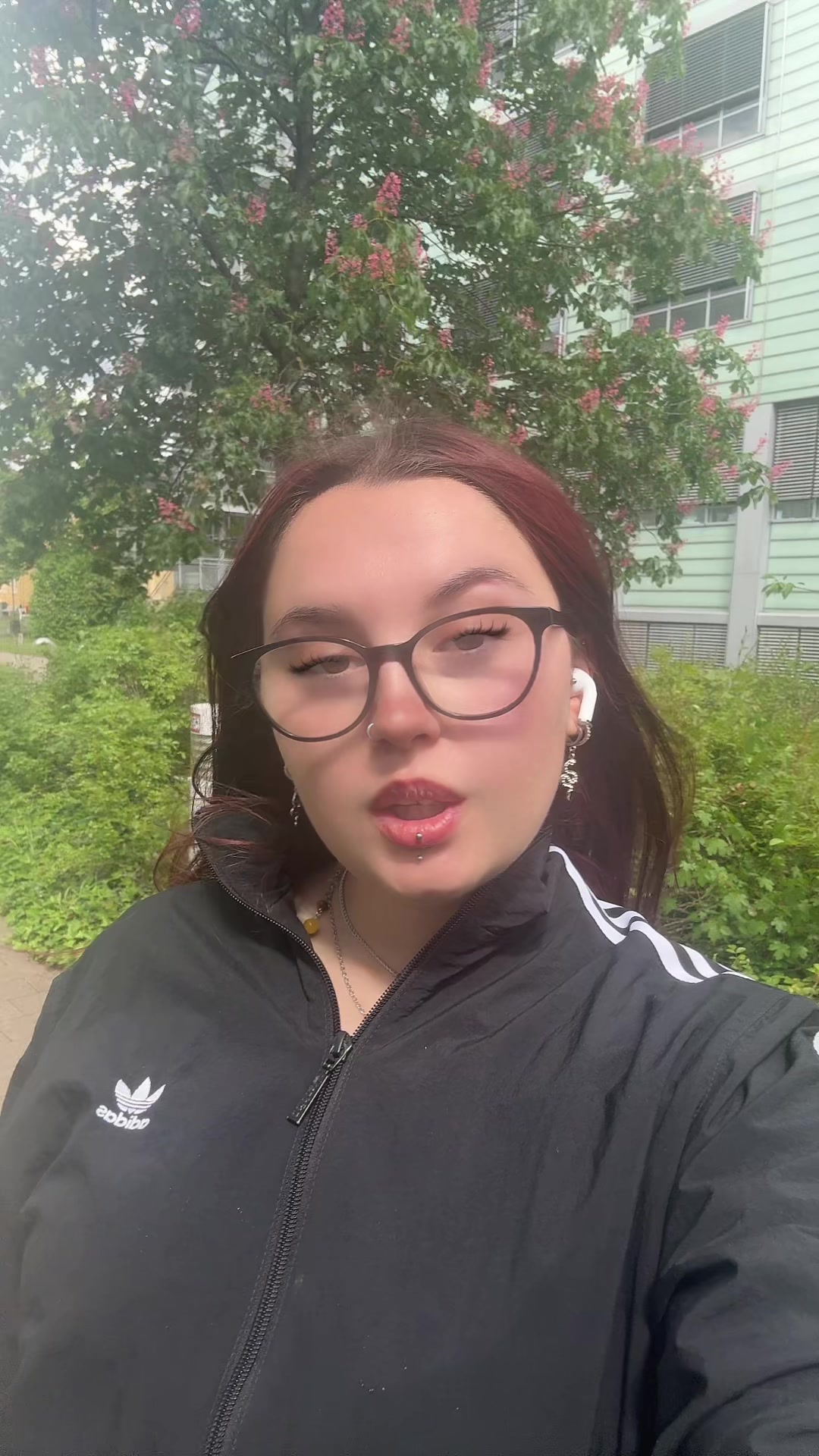@Leonieꨄ︎
