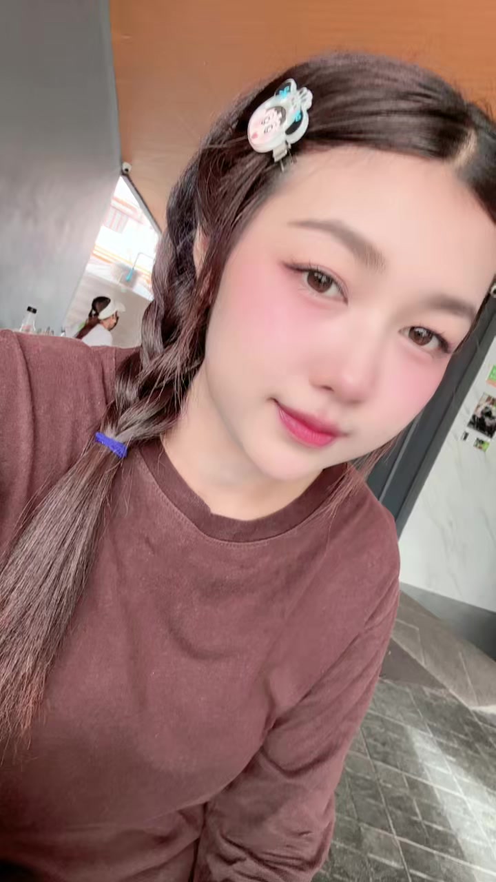 @Chompoo
