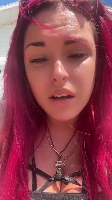 @𝗩𝗶𝘃𝗶𝗣𝗲𝗮𝗰𝗵𝗲𝘀🍑