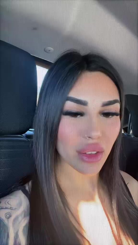 @🫦