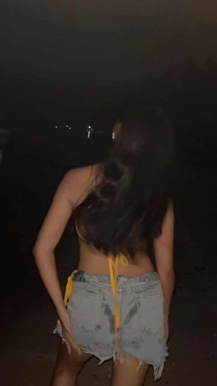 @🫦