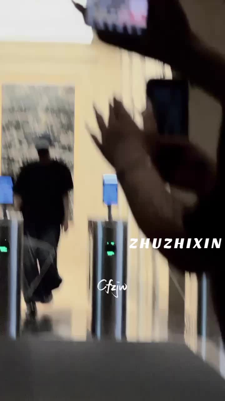 @⋆˚࿔𝒁𝒉𝒖𝒁𝒉𝒊𝑿𝒊𝒏𝜗𝜚˚⋆