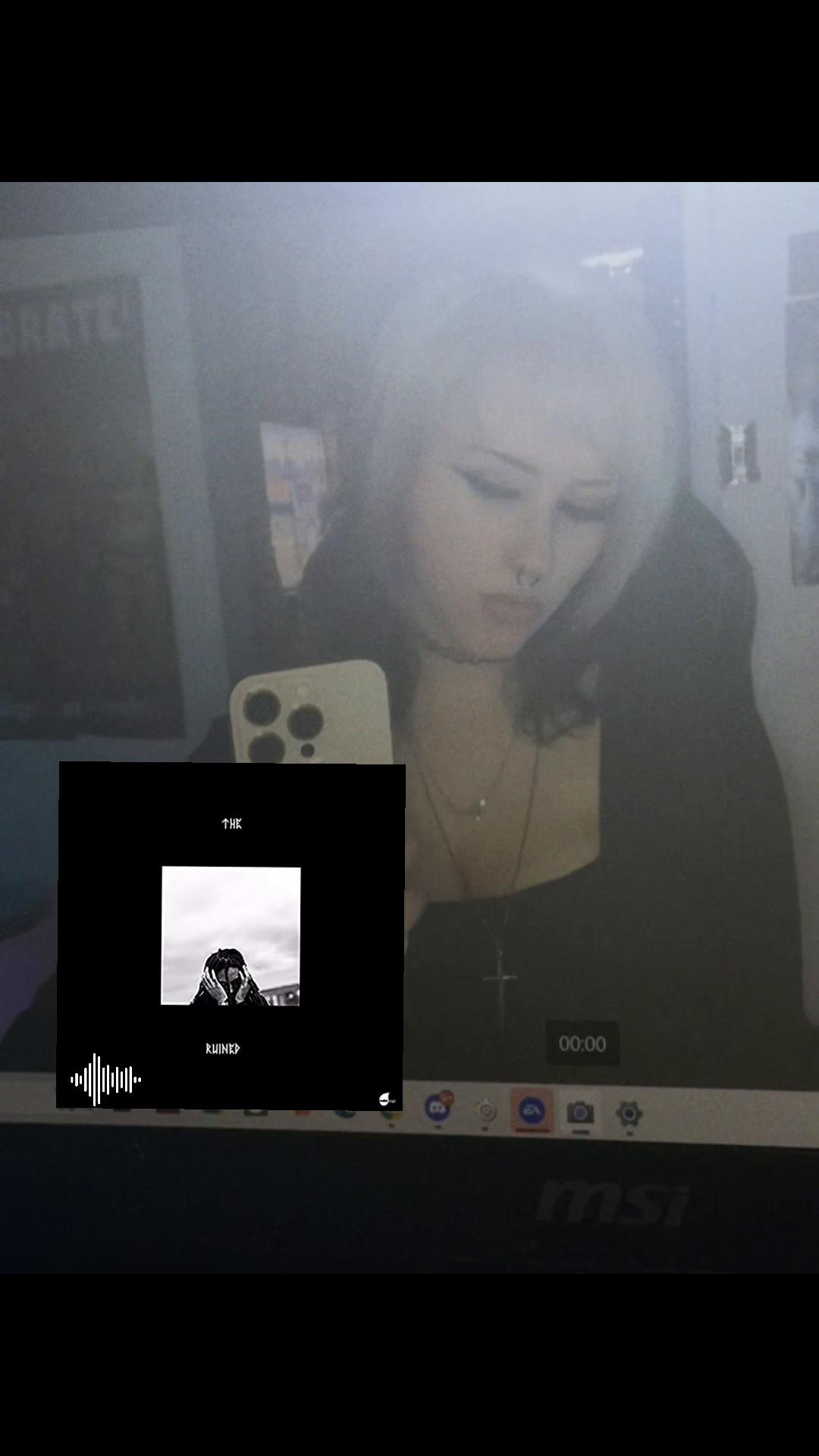 @Ellie ★