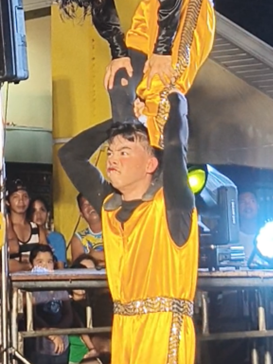 @REYES ACROBATS