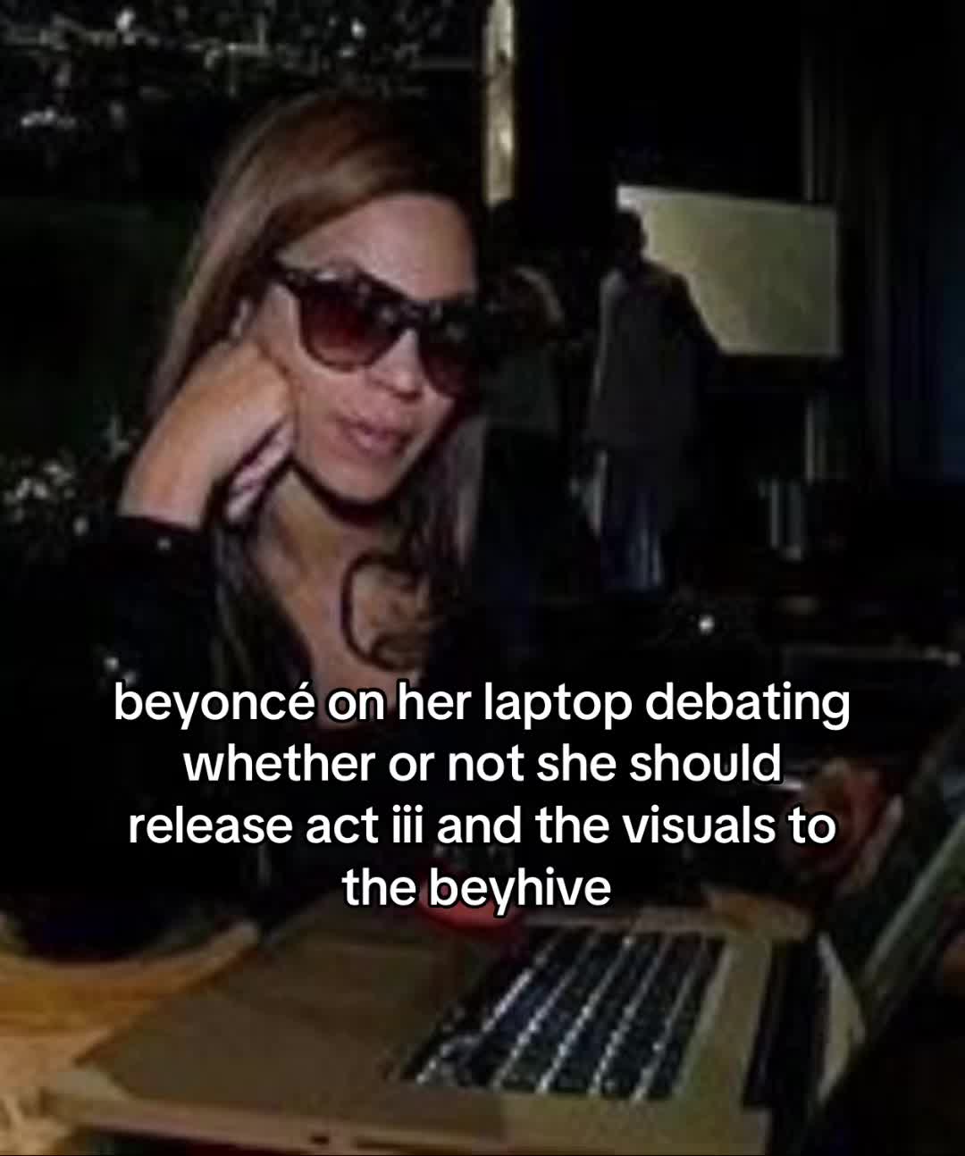 @🐝