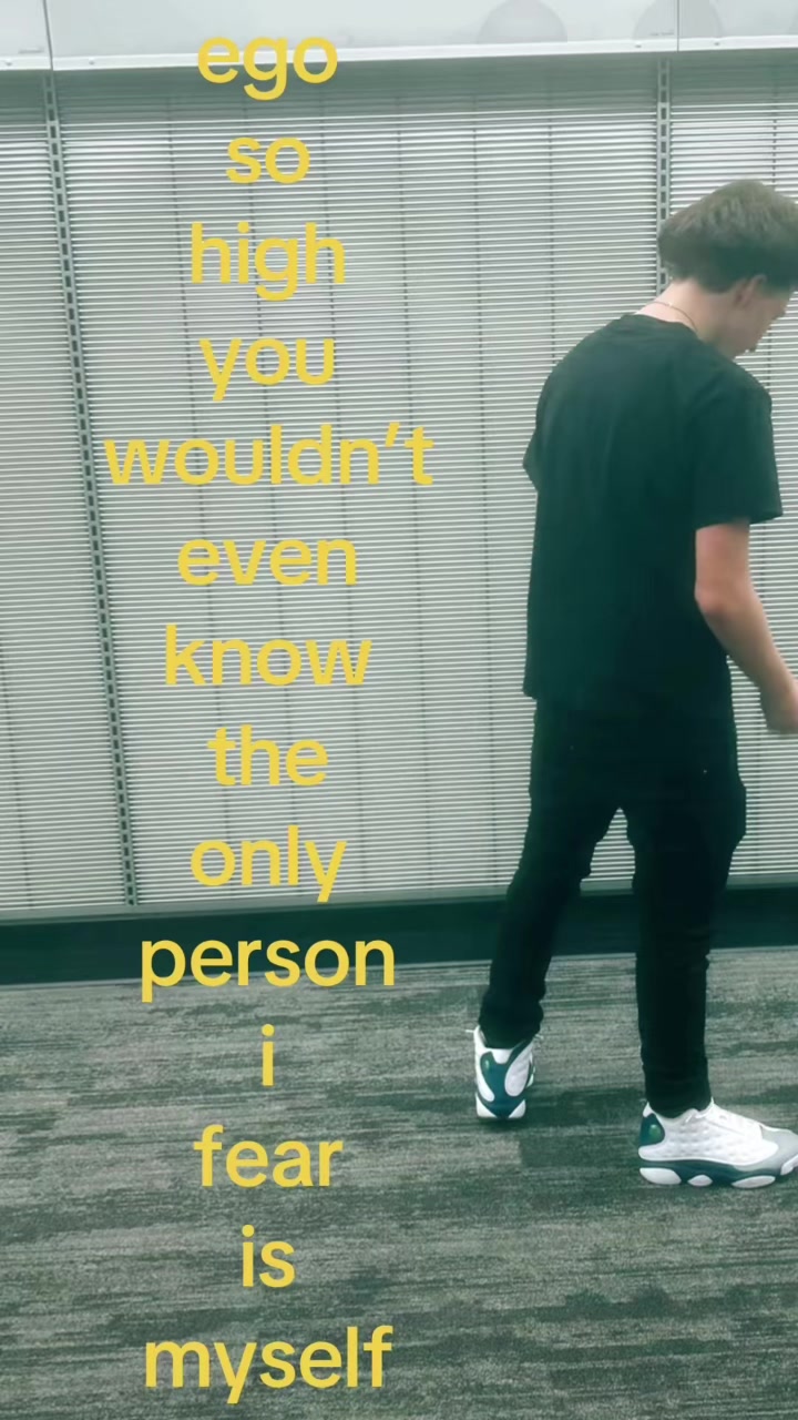 @￴