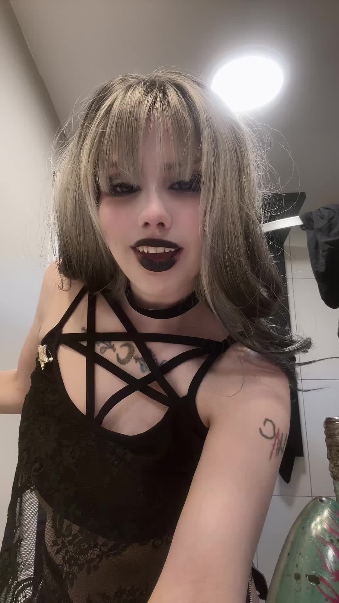 @SkyeOpheliaWarwick