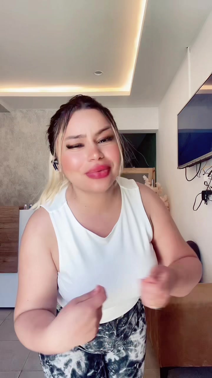 @🦋Tr&egrave;s Chic🦋