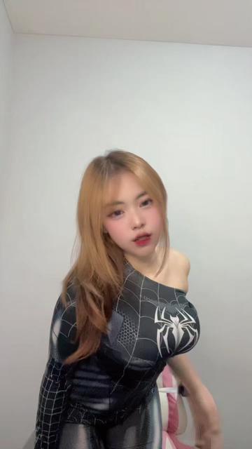 @_ayang9
