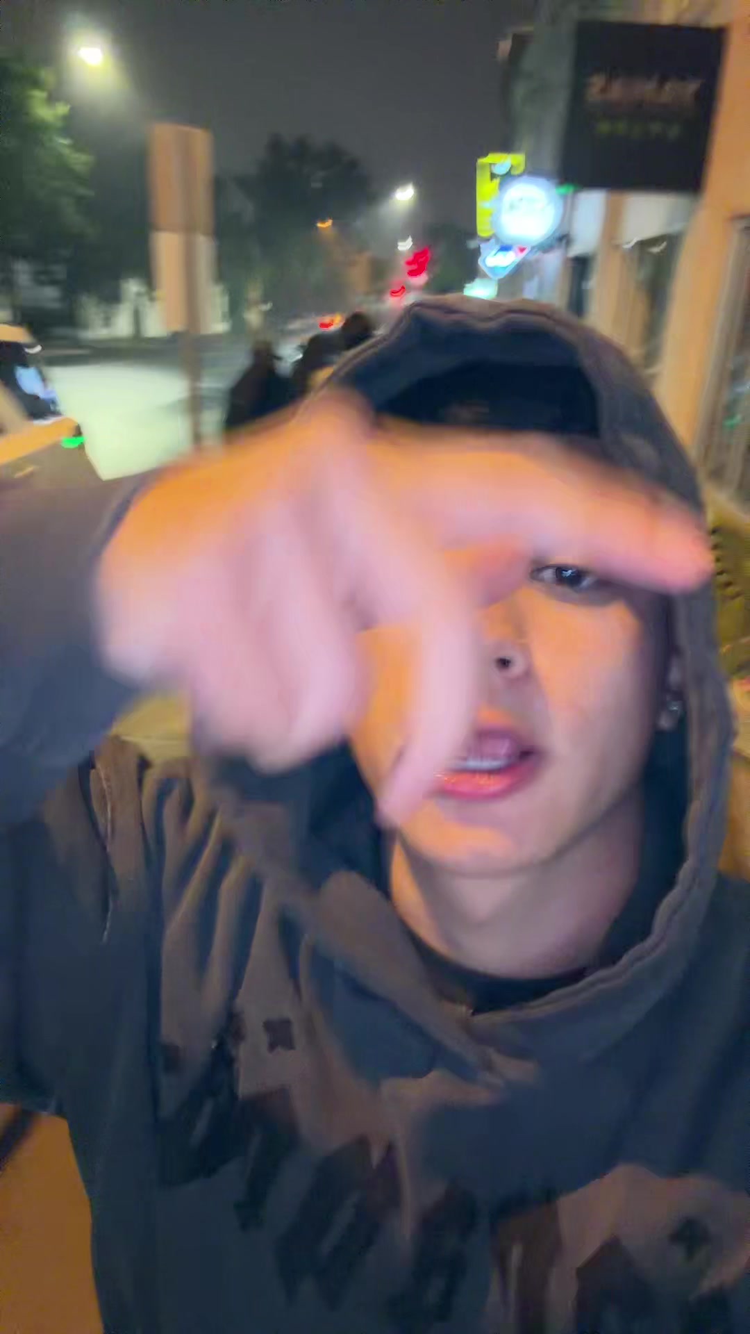 @𝐬𝐚𝐧𝐜𝐡𝐞𝐳