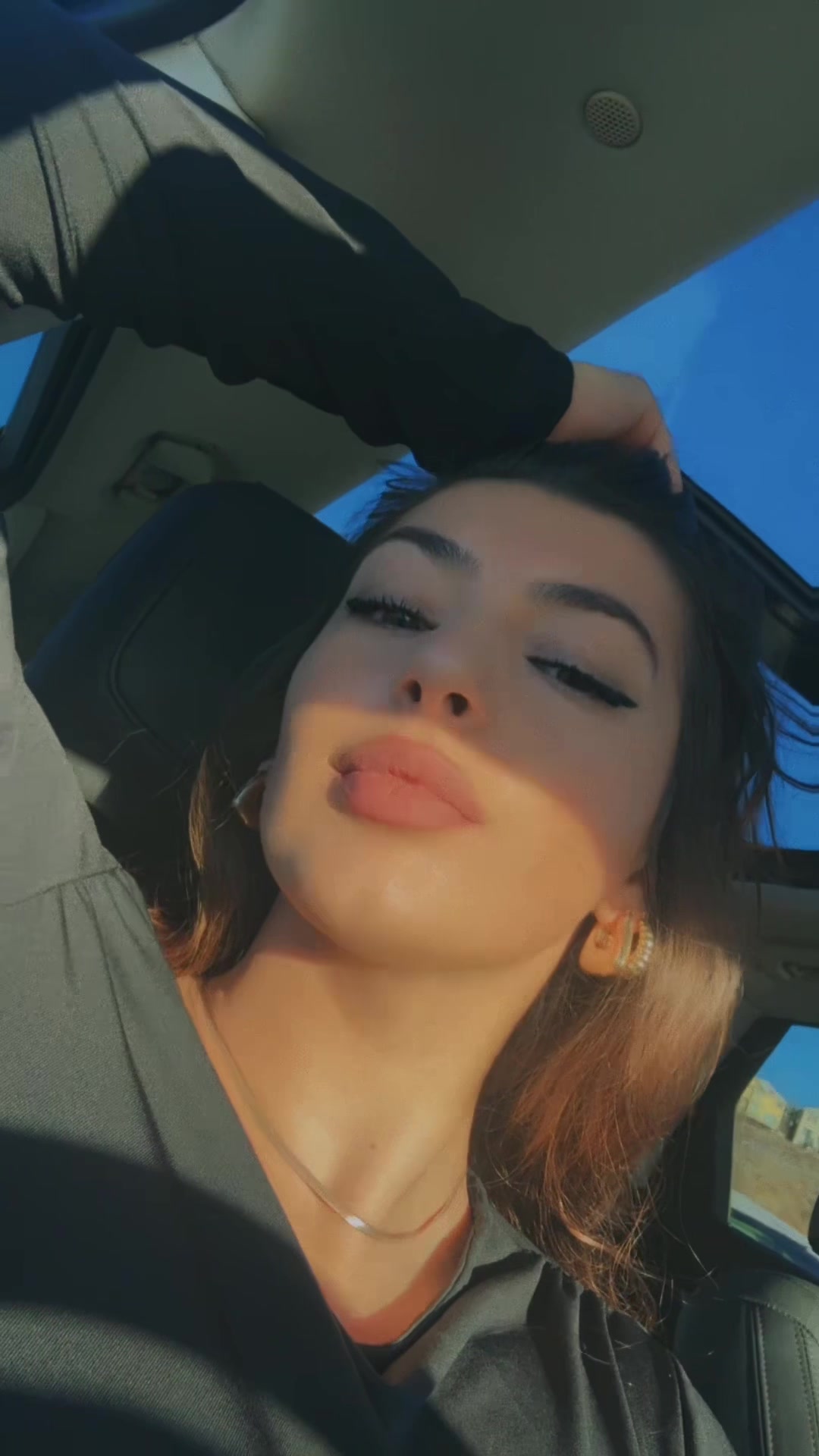 @🦋
