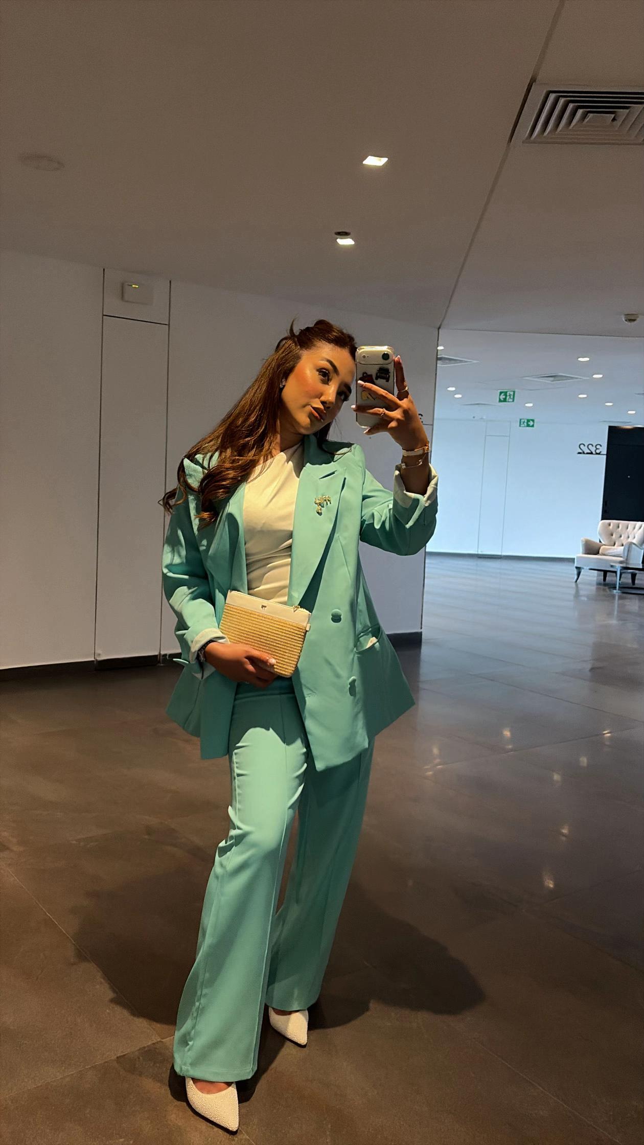 @𝙏𝙝𝙚 𝙋𝙖𝙢𝙥𝙚𝙧 𝙇𝙤𝙪𝙣𝙜𝙚