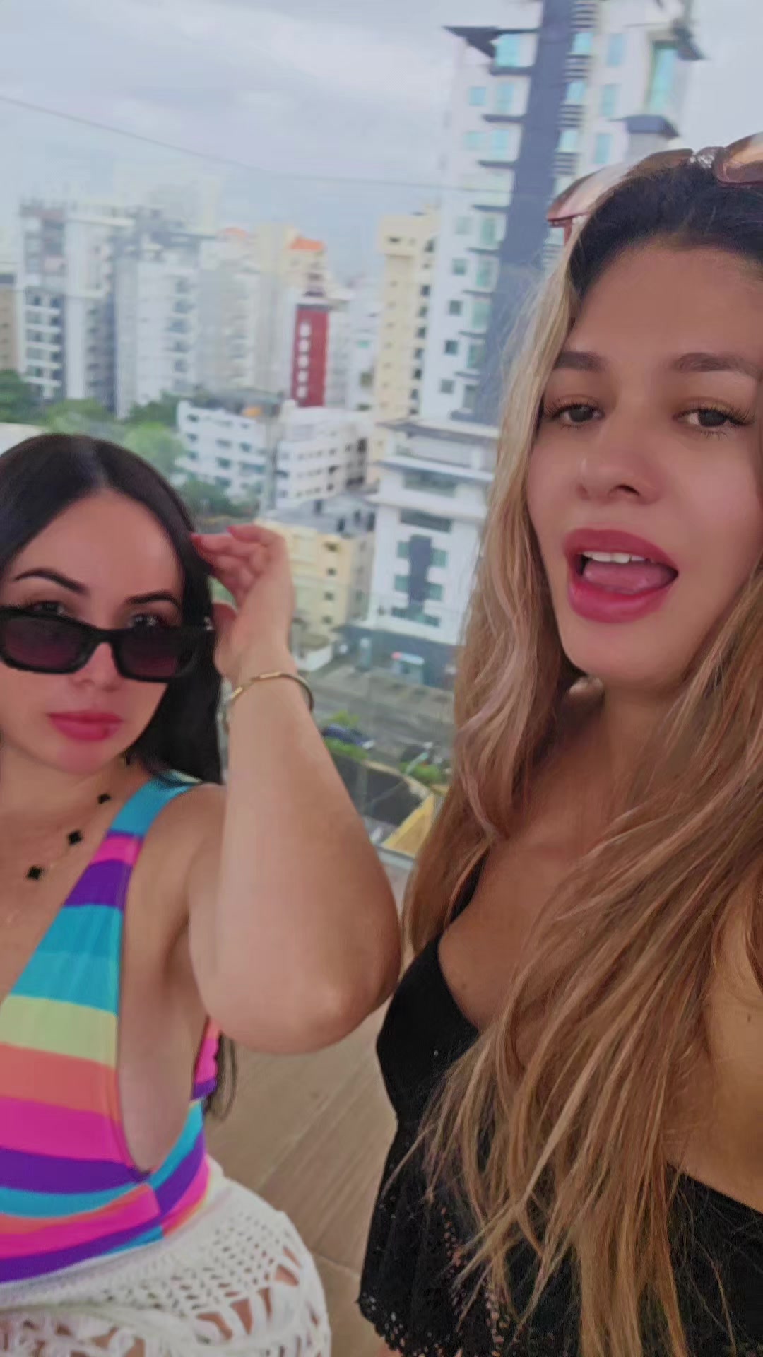 @Anitarcolombia