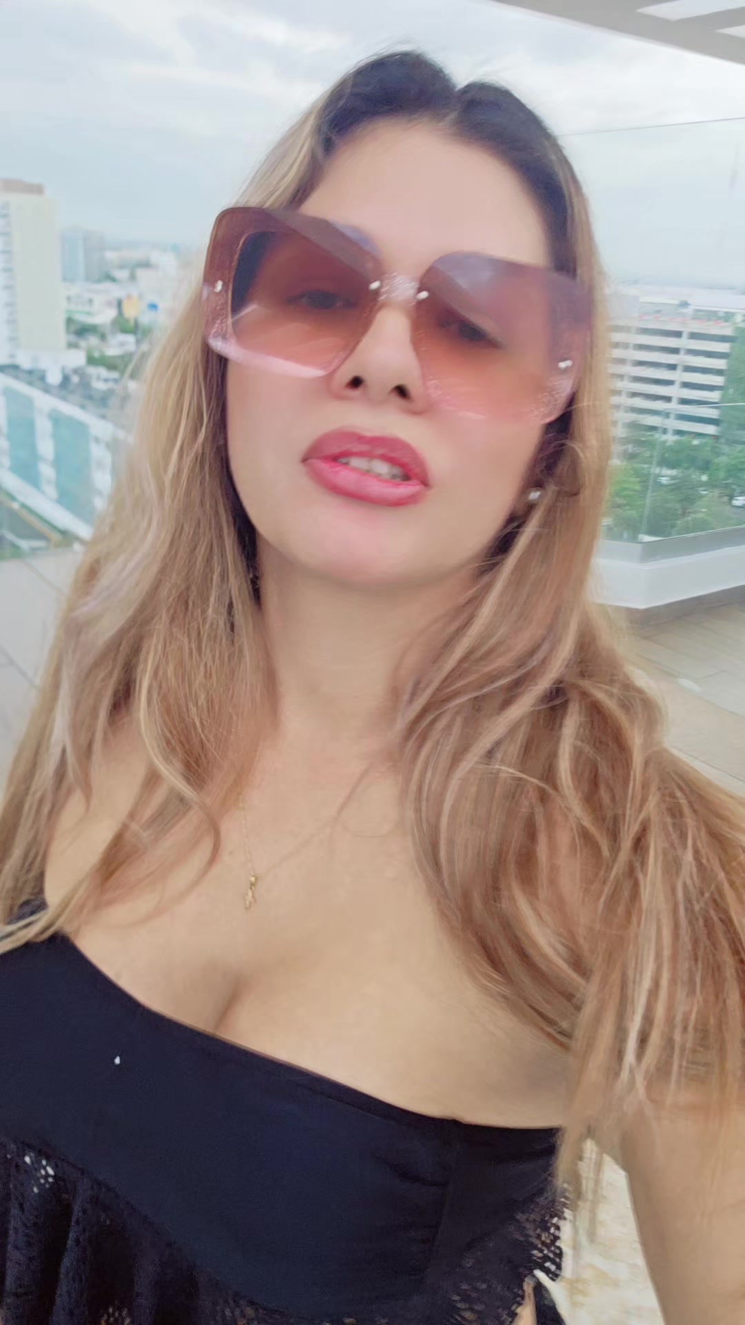 @Anitarcolombia