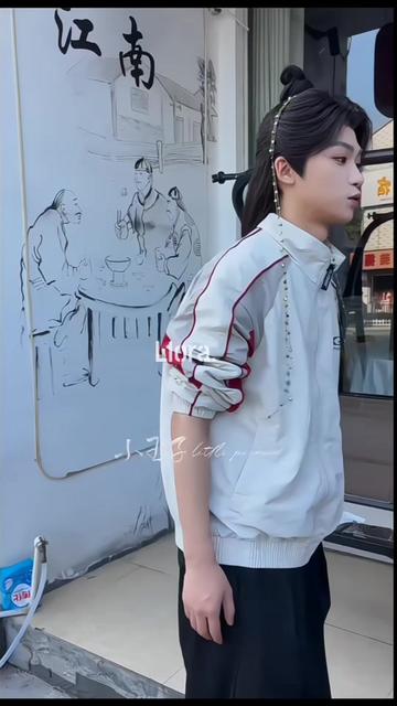 @𝐋 𝐢 𝐨 𝐫 𝐚.