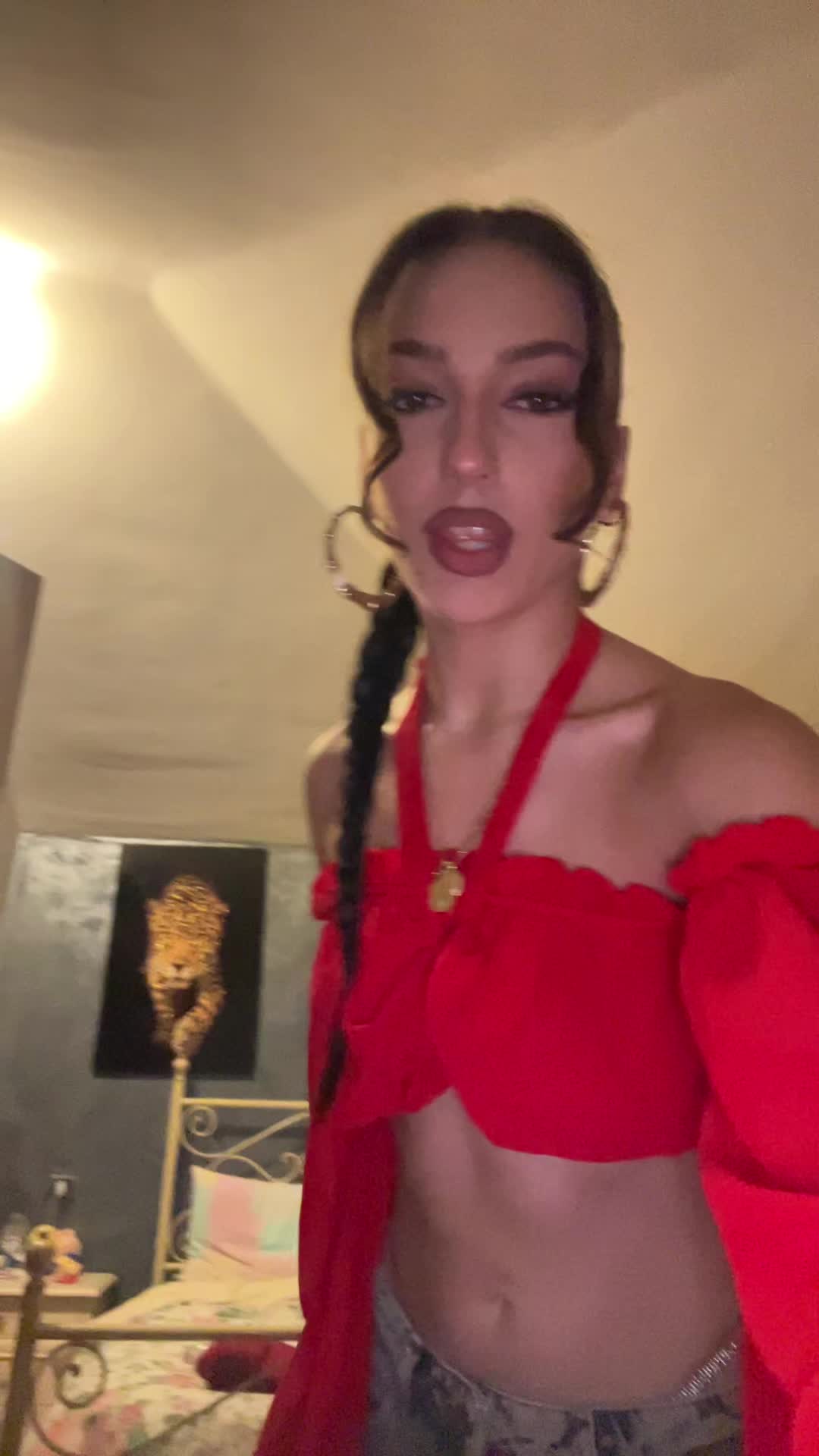 @𝒜𝓊𝓇𝓎🦋