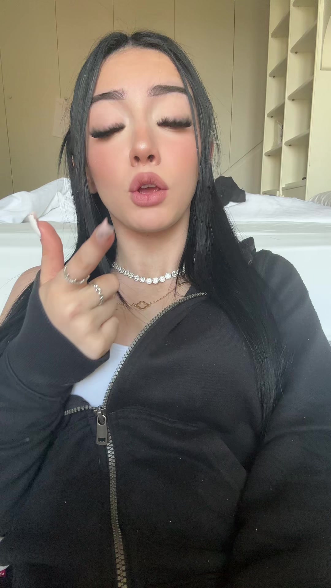 @lari📲